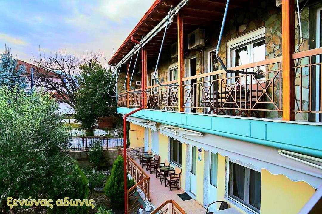 Guesthouse Adonis Káto Loutrákion Exterior foto
