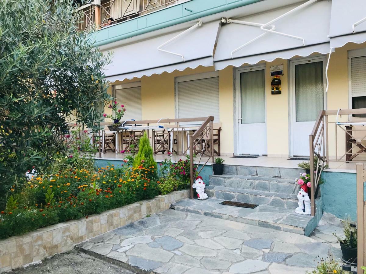 Guesthouse Adonis Káto Loutrákion Exterior foto